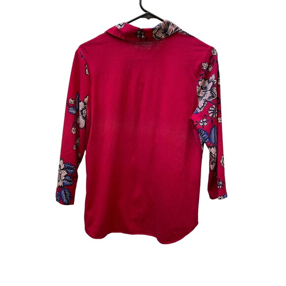 Van  Heusen red‎ flowered 3/4 sleeve shirt size Medium - Picture 2 of 7